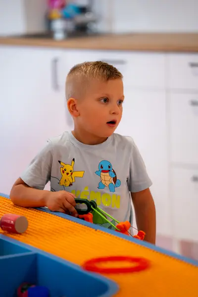 Gradnja za lego stolom