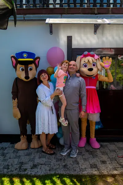 Obiteljska fotografija s maskotama