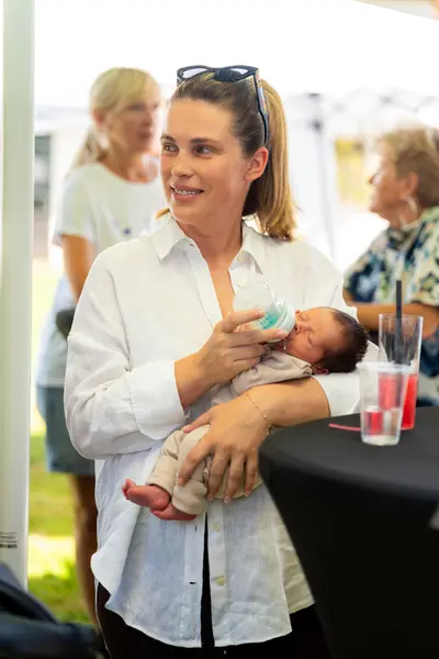 Hranjenje bebe pod šatorom